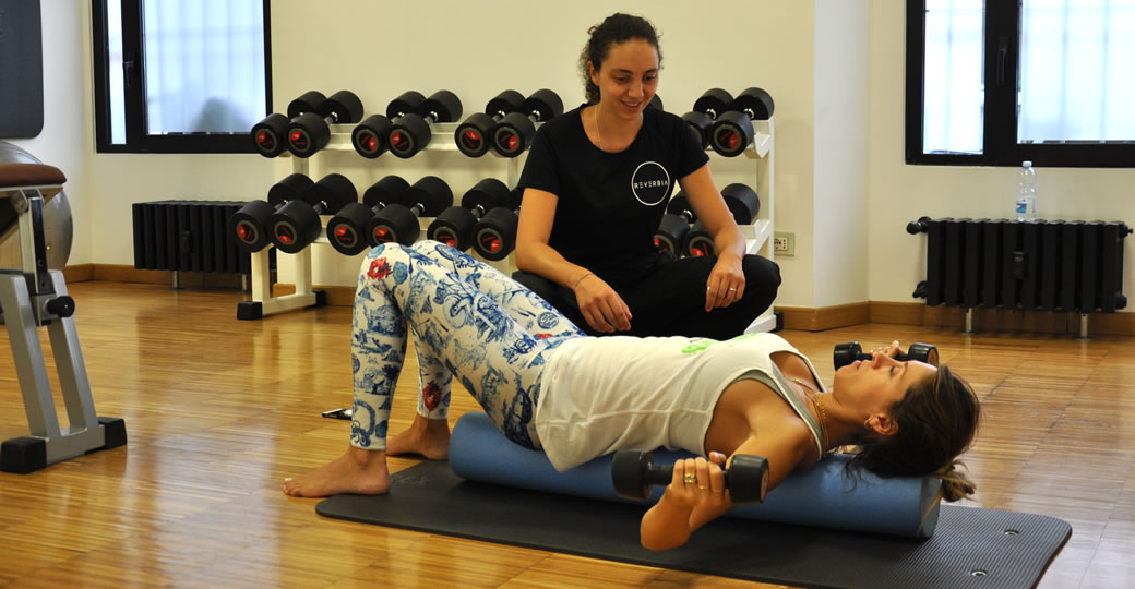 Piccoli attrezzi in palestra. Foam Roller, Flex Ring, Elastici e Fit Ball