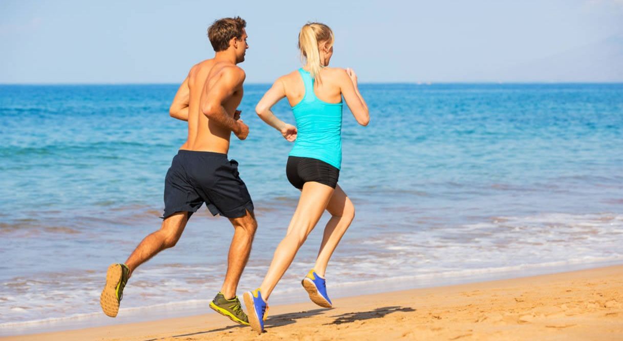 Correre in spiaggia. Correre sulla sabbia porta benefici?