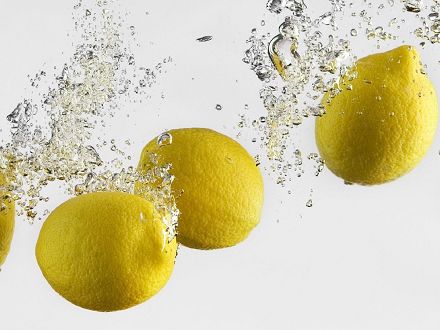 Acqua e limone il nuovo elisir di bellezza